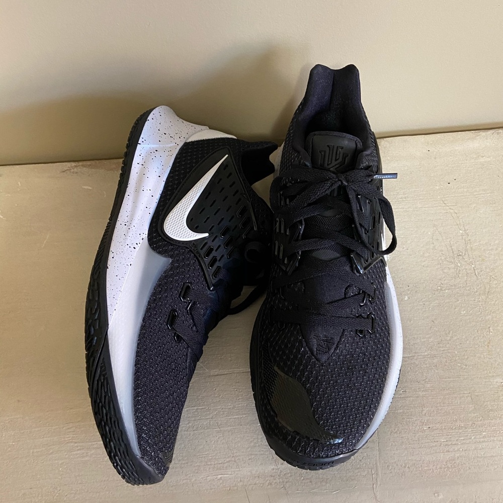 Nike Kyrie Low 2 “Black/White” Basketball shoes